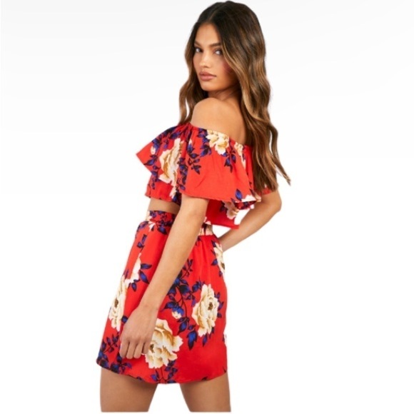 NWT Women’s Floral Ruffle Red Top and Mini Skirt Set Sz 6 - Picture 4 of 7